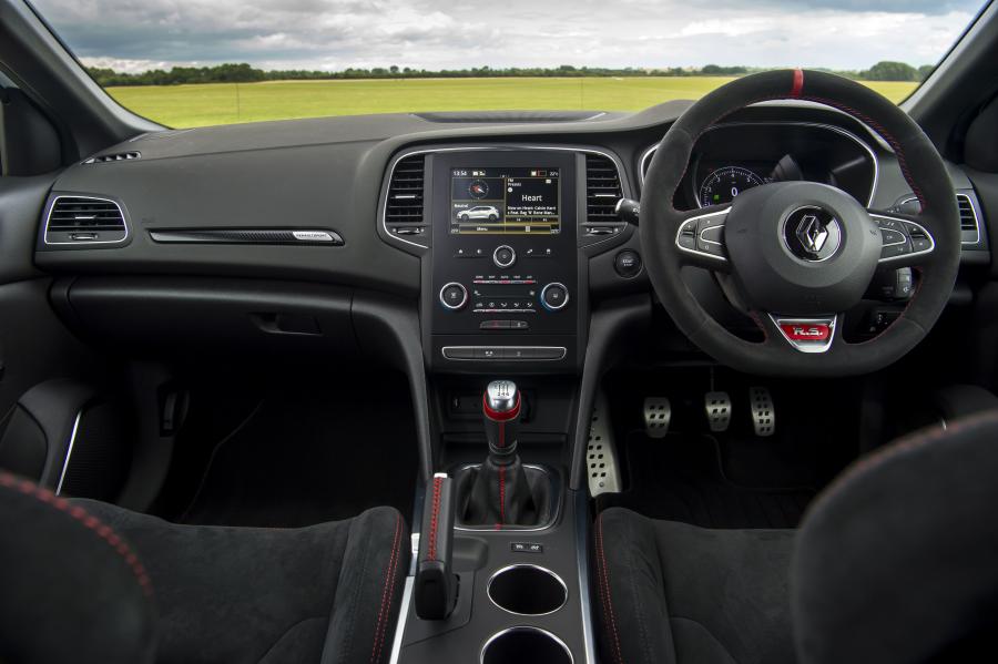 Торпедо Renault Megane R.S. Trophy-R 2019 года  (UK) (фото 12 из 46)